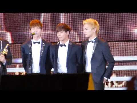 130115 [Fancam] GDA : SHINee winning Popularity Award (Read desc Click Show More )