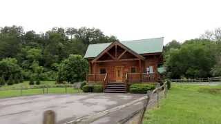 preview picture of video 'Bear Nook Smoky Mountains Cabin Rental in Wears Valley TN - Cabins USA 2013'