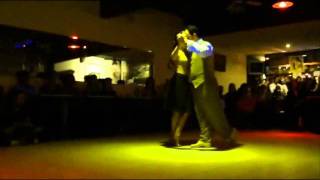 MARIO DE CAMILLIS Y BARBARA WAINNRIGHT EN LA MILONGA 10