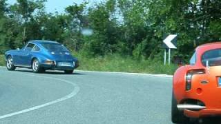 preview picture of video 'Lancia Thema 8.32 SW drives on Futa during Mille Miglia 2009'