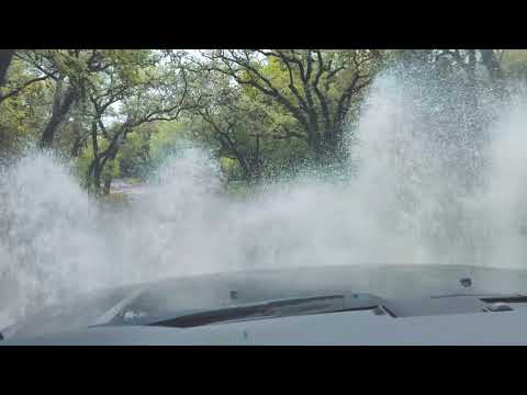 Land Rover LR4 Urban Water Crossing