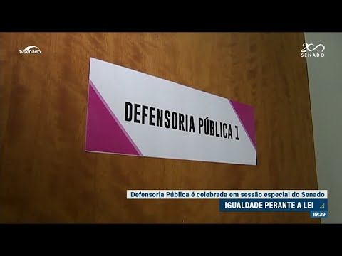 Homenageados, defensores públicos dão auxílio jurídico a vítimas das enchentes