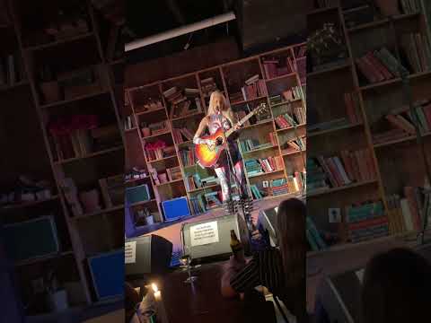 Linda Varg på Bull bar🤩 Nyaste singeln ”In the end”