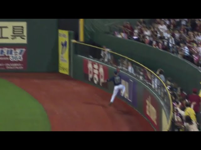 【5回裏】守備でも沸かせた!! バファローズ・T-岡田がジャンピングキャッチでチームの危機を救う!! 2017/6/26 E-Bs