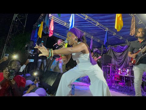 😱 Wap sezi wè kalite koze Tafa Mi-Soleil fè sou Stage sa pandan lap pèfòme ohh Atis la vreman rèd