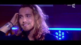 Le live : Julien Doré avec &quot;Porto-Vecchio&quot; - C à Vous - 04/12/2017