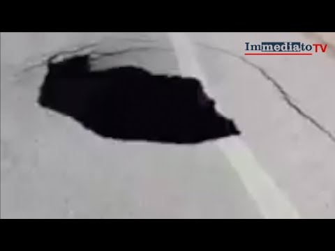 ENORME VORAGINE SUL GARGANO, PERICOLO TRA SAN MENAIO E RODI GARGANICO