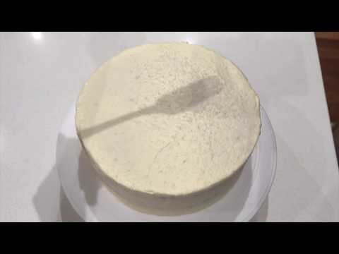 Cake tutorial : icing a smooth cake