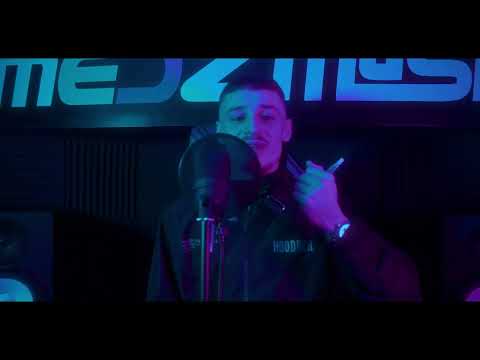 Bucky - Street Session | MedzMusic