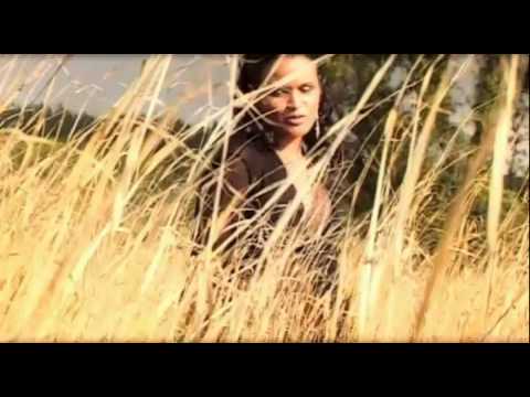 Sabrina Laughlin Ta musique est douce