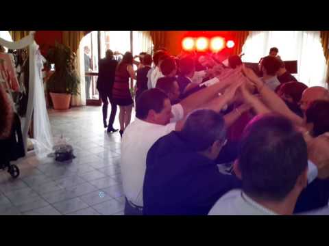 INGRESSO DEGLI SPOSI AL RISTORANTE DIVERTENTE - RISTORANTE LA GROTTE - FRANCESCO BARATTUCCI