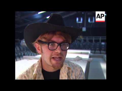 UK: LONDON'S FASHION WEEK OPENS