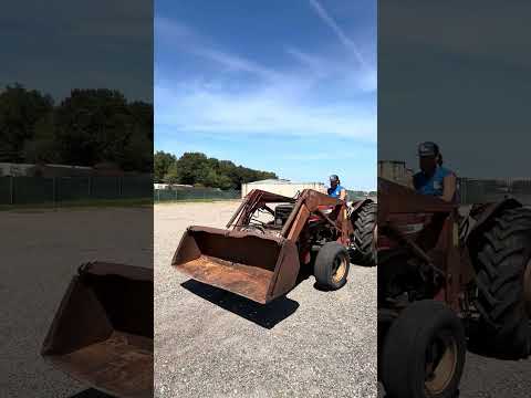 Massey-Ferguson 253 Tractor - Video