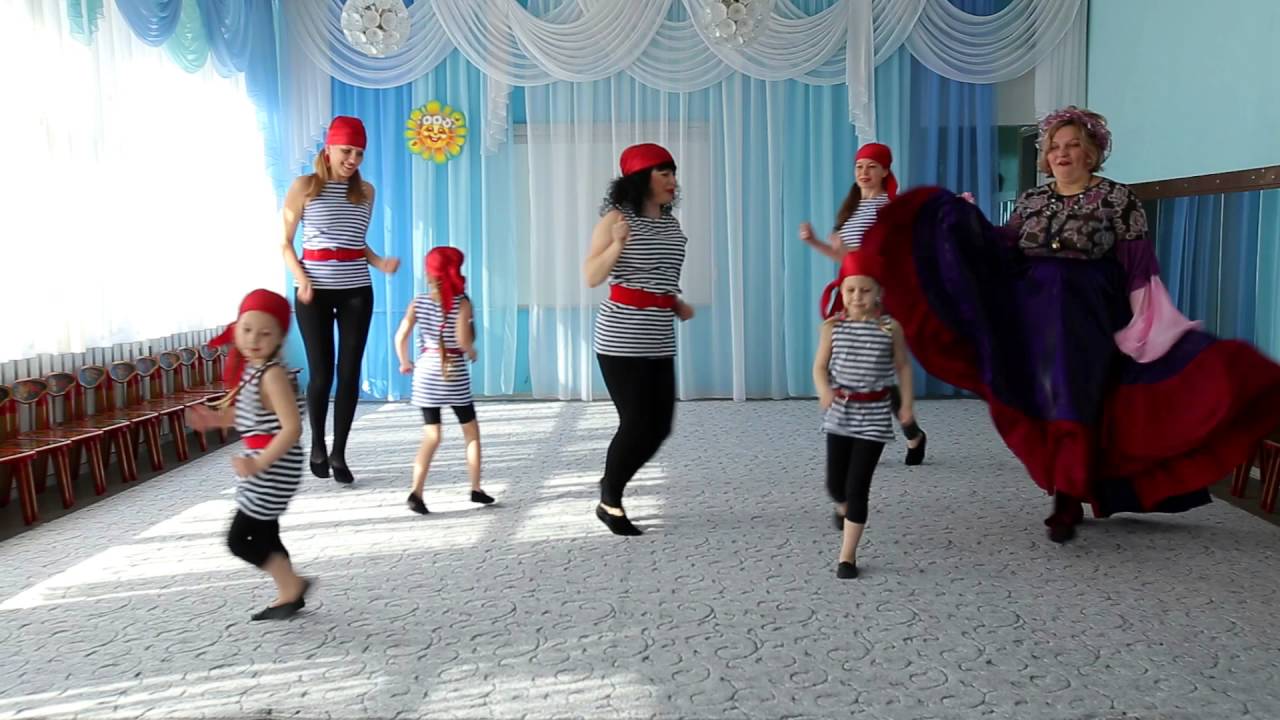 Танец разбойников бремен. Шура атаманша один в один бременские музыканты. Танец разбойников из бременских. Разбойники бременские музыканты театр трубадур. Ледовый театр бременские музыканты.