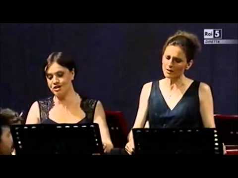 Delphine Galou - Amen