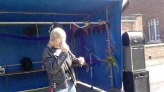 en cloque renaud fete de la prune