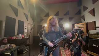 Dave Mustaine explains how he plays &quot;Symphony of Destruction&quot; - Megadeth.
