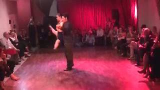 Video thumbnail for MARTIN VICENTE Y EYELEN URRUTIA BAILAN ENCANTO ROJO