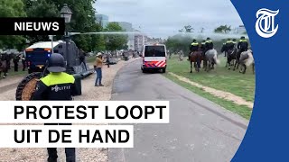 ME zet waterkanon in tegen hooligans Den Haag CS