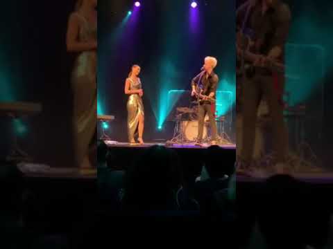 Vojta D & Eva Burešová - Shallow cover (koncert pro 100, divadlo Broadway, 10.6.2020)