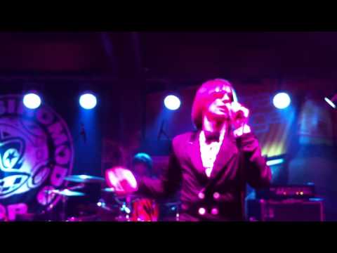 Psihomodo Pop live iz prvog reda - početak koncerta i pjesma "U rano jutro"