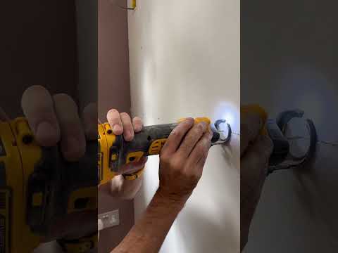 DeWalt DCE555 drywall cutter doing its thing #dewalt #dce555 #drywall #drywallcutter #plasterboard