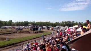 preview picture of video 'Ardmore Lawnmower Races 2013 Stock Class Saturday Heat 1- crash'