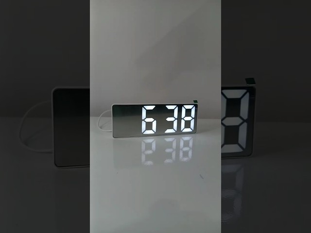 Vídeo relacionado con LATEC Reloj Despertador, Reloj Despertador Digital Pilas con Temperatura, Retroiluminación, 3 Volúmenes, 12/24H, Calendario, Snooze para Viajes y Dormitorio (Baterías Incluidas) (Rosa)