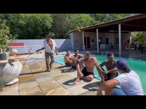 TIRINGA REVOLTADO DÁ UMA SURRA DE MANGUEIRA EM TODO MUNDO 😂😂 | COMÉDIA SELVAGEM