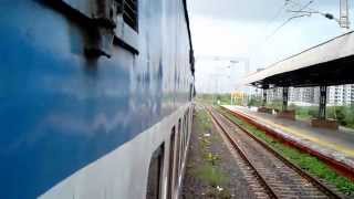 preview picture of video '17018 Secunderabad Ahmedabad Express at Utran-Virar station'