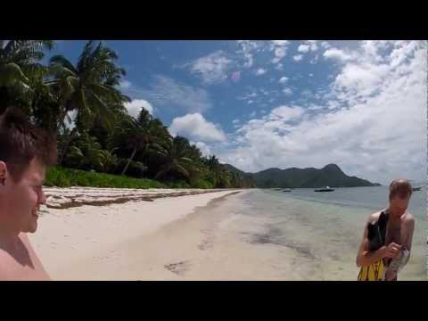 Pete ja Vesa aamu-uinnilla (Seychelles)