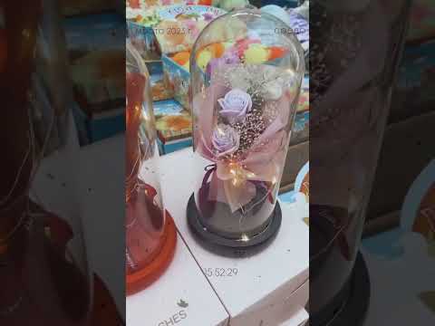 Подарочный букет девушке из мыльных роз в колбе с подсветкой, Декоративный букет из мыла в виде роз в куполе - фото 1 - id-p2487435357