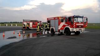 preview picture of video 'Feuerwehr Elxleben Ausbildung zu Speeddays Anfahrt brennendes Fahrzeug'