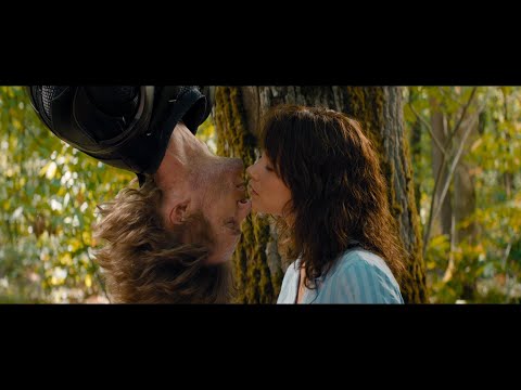 バッドマンがスパイダーキス…映画『バッドマン　史上最低のスーパーヒーロー』予告編