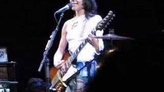 PJ Harvey live 2006 - Dress