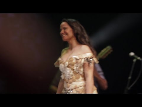 Isabella Taviani Ft. Myllena - A Imperatriz E A Princesa (DVD Eu Raio X Ao Vivo)