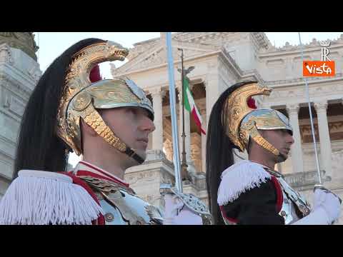 4 Novembre, Mattarella rende omaggio al Milite Ignoto all'Altare della Patria per Festa Forze Armate