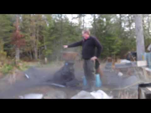 Charcoal grinder with dust cover