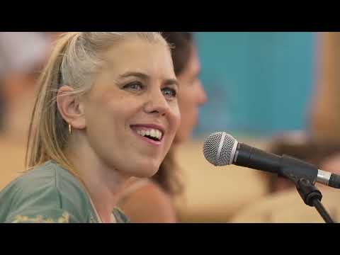 Yael Deckelbaum And Meshira Circle - "Hine Ze Ba" - יעל דקלבאום ומעגל ״משירה״ - ״הנה זה בא״