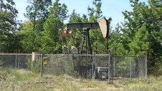 preview picture of video 'TXX Operating LLC's - Smith, S.G. (P-H) #5 Oil Well'