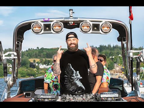 Futuristic Polar Bears & MasterCraft UK ft Jaimes - WitchCraft