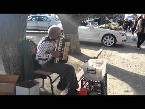 Garmon ve Street performance in Baku