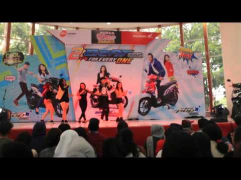 Autumn (F(x) Dance Cover) at BEC - Mash up Lachata + Redlight