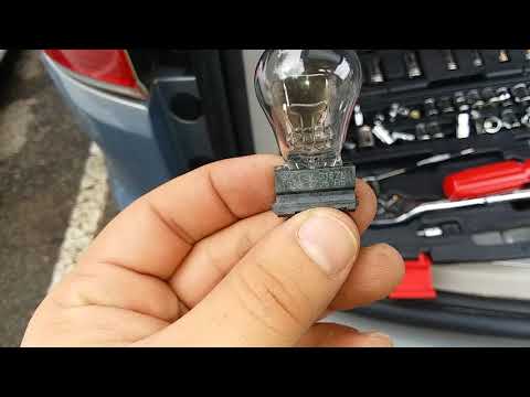 2007 Saturn Outlook XR Tail Light (Bulb) Replacement