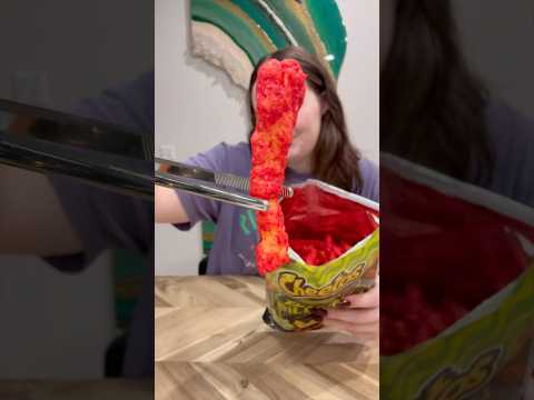 ⭐️FOOD REVIEW⭐️FLAMING HOT DILL PICKLE CHEETOS PT 1⭐️