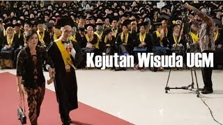 Download lagu Kejutan Wisuda, Dua Ibunda Cantik Tiba2 Ditarik ke Depan Panggung Wisuda UGM mp3
