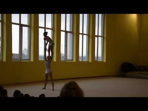 200 деца в турнирите по футбол и акробатика