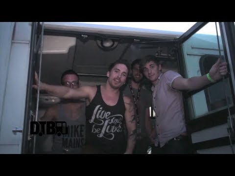 the Orphan, the Poet - BUS INVADERS Ep. 445