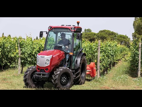 Tractors at work - McCormick X4F