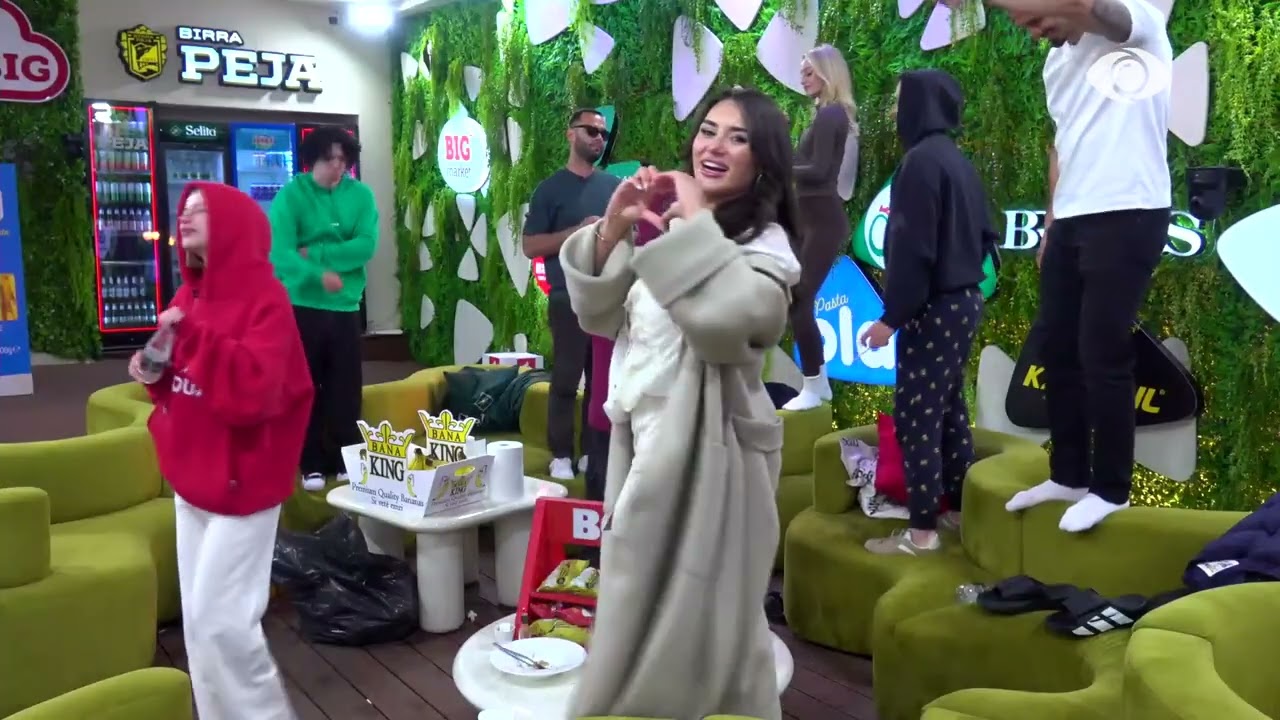 “Tunde moj Selinë, tunde”/ Banorët këndojnë njëzëri teksa dëgjojnë këngën e Kristit